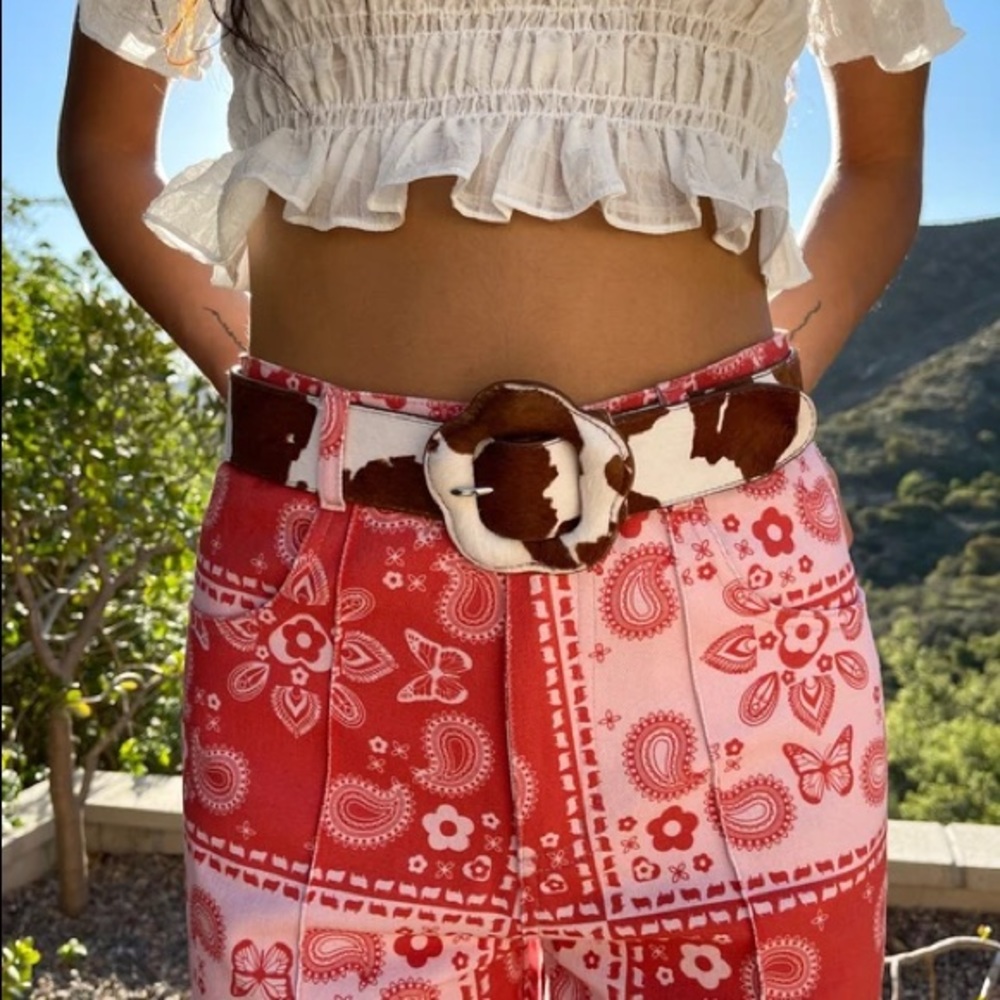 Lisa Says Gah Brown Cow Flower Belt 🤎🐄